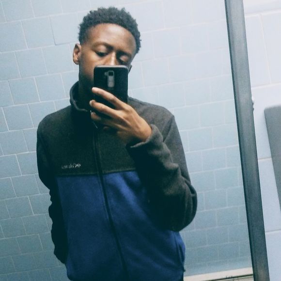 Meet your Posher, Raphael - Picture 1 of 1